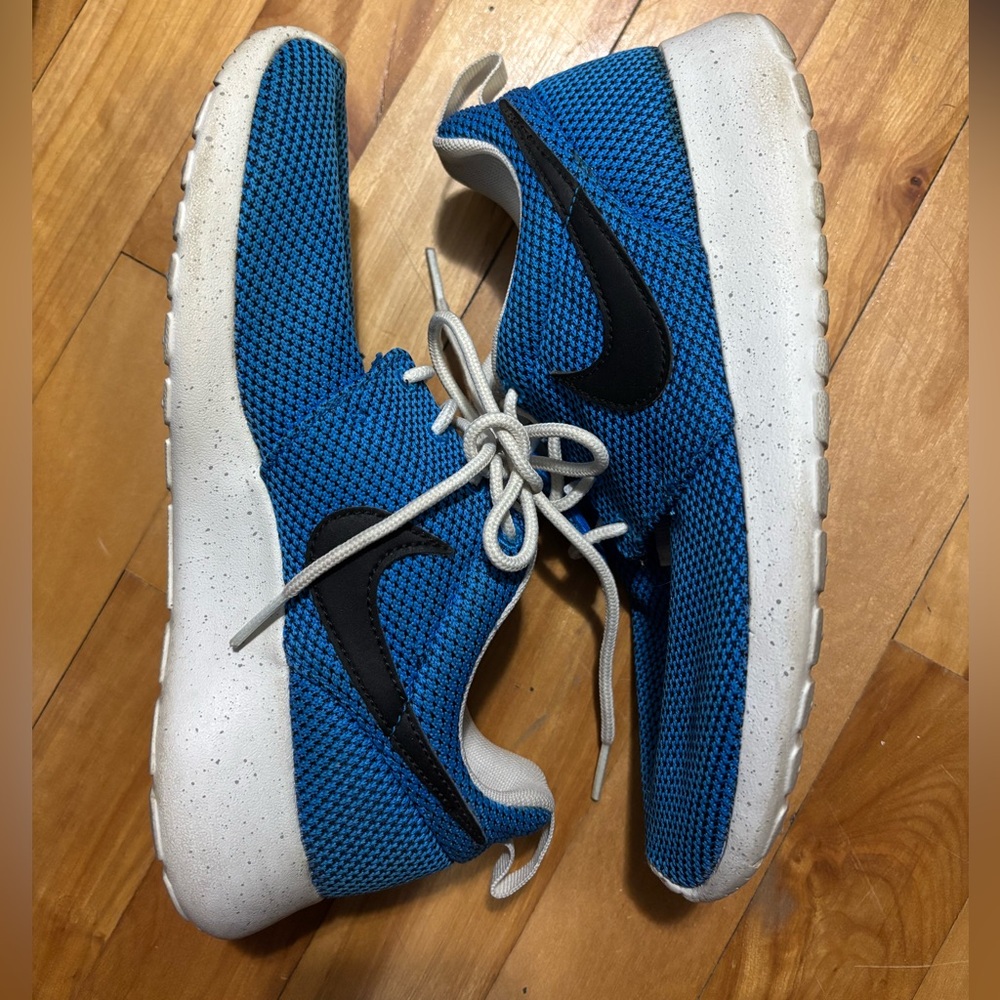 Nike roshe running shoes